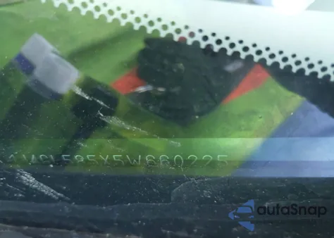 2005 Jeep Liberty Limited Edition z USA, uszkodzony, nr VIN 1J4GL585X5W660225